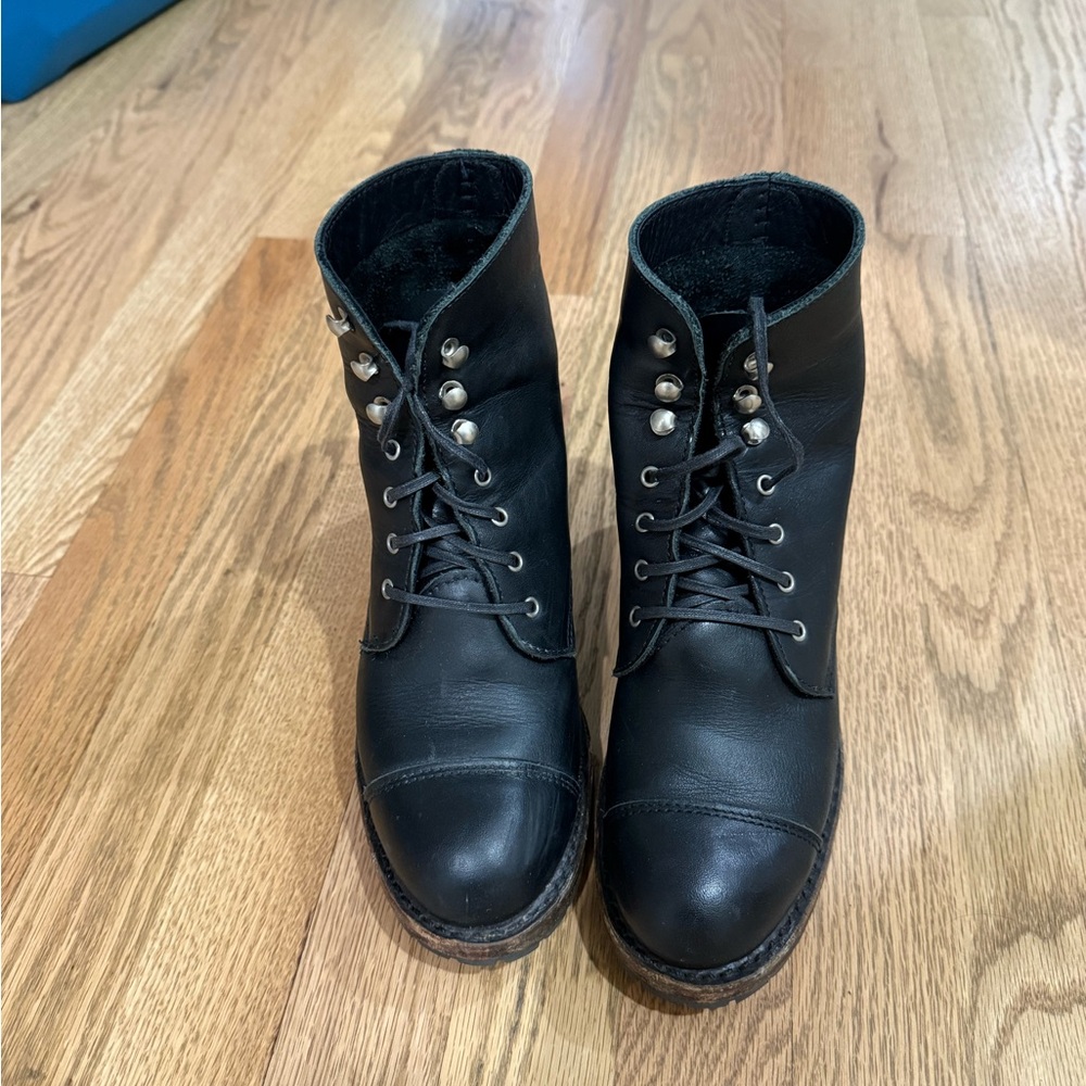 Redwing Ellen boot in black with size women US7